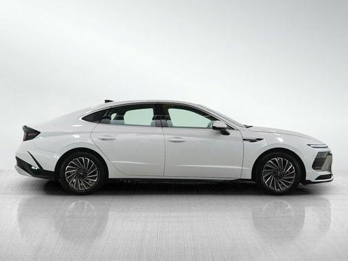 2025 Hyundai SONATA Hybrid SE