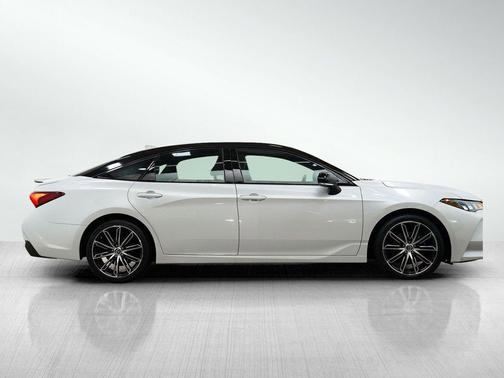 Wind Chill Pearl 2019 Toyota Avalon XSE