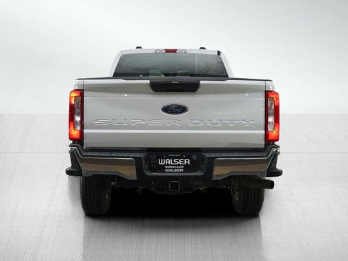 Oxford White 2024 Ford F-250 XLT