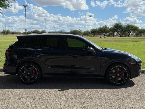 2016 Porsche Cayenne GTS