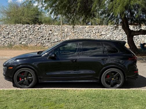 2016 Porsche Cayenne GTS