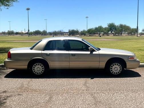 2000 Ford Crown Victoria Base