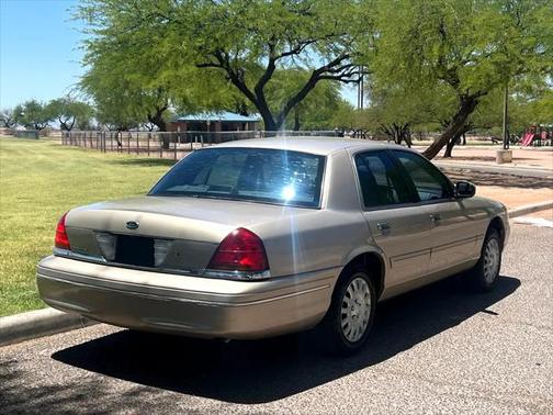 2000 Ford Crown Victoria Base