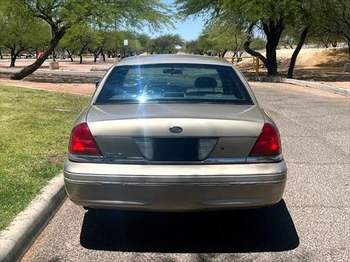 2000 Ford Crown Victoria Base