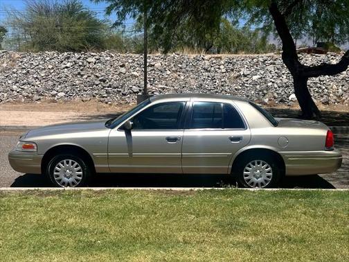 2000 Ford Crown Victoria Base