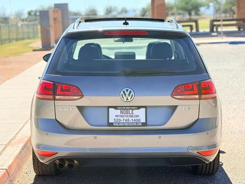2015 Volkswagen Golf SportWagen TDI SE 4-Door