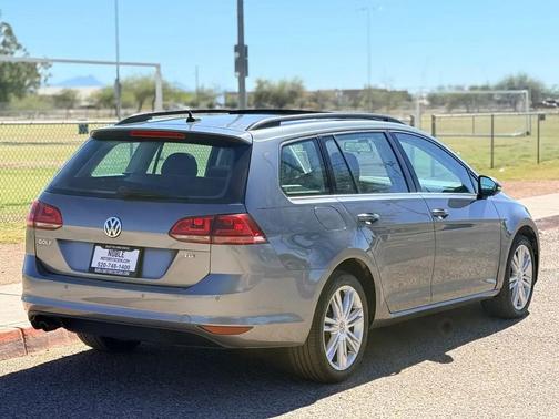 2015 Volkswagen Golf SportWagen TDI SE 4-Door