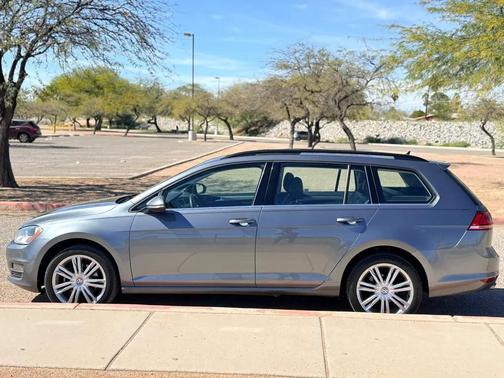 2015 Volkswagen Golf SportWagen TDI SE 4-Door