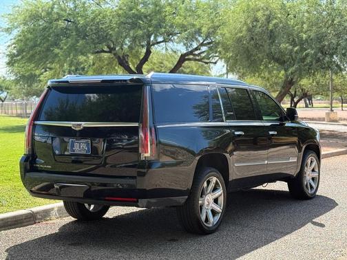 2019 Cadillac Escalade Luxury