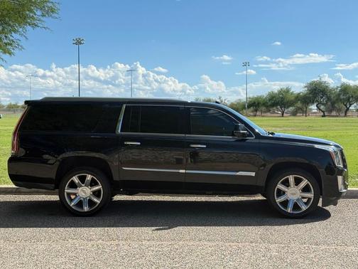 2019 Cadillac Escalade Luxury