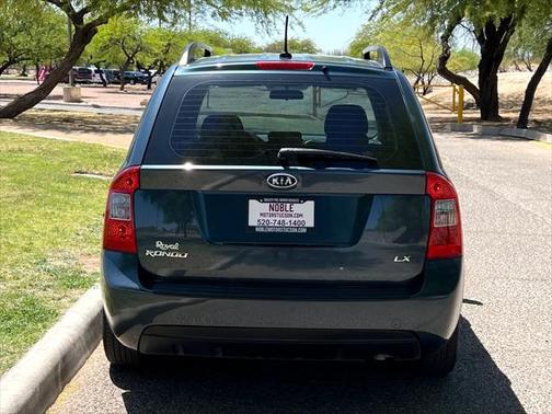 2009 Kia Rondo Base