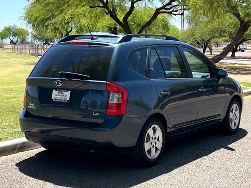 2009 Kia Rondo Base