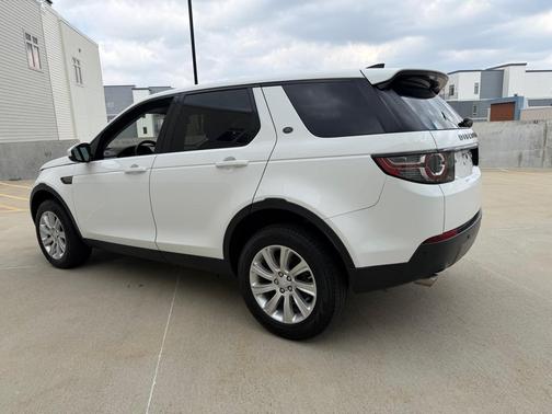 WHITE 2019 Land Rover Discovery Sport SE