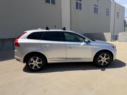 Bright Silver Metallic 2015 Volvo XC60 T6 Premier Plus
