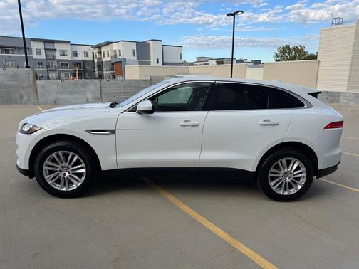 2019 Jaguar F-PACE PRESTIGE
