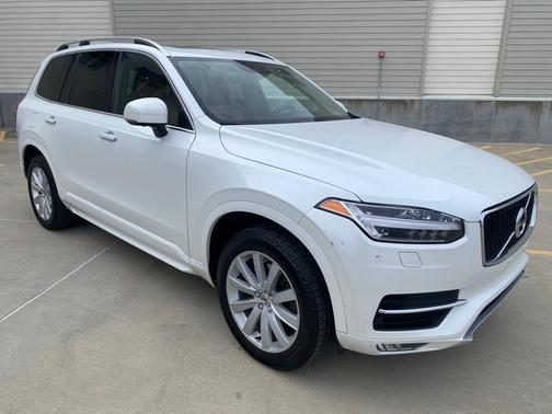 2016 Volvo XC90 T6 Momentum