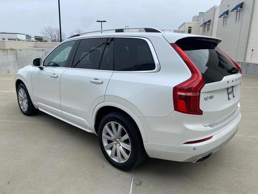 2016 Volvo XC90 T6 Momentum