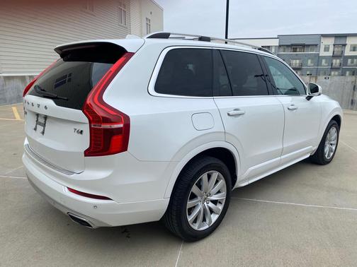 2016 Volvo XC90 T6 Momentum