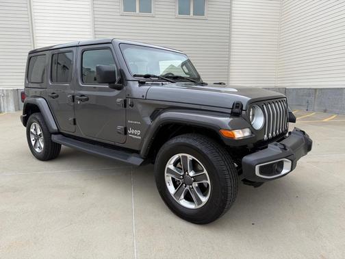 Granite Crystal Metallic Clearcoat 2022 Jeep Wrangler Unlimited Sahara