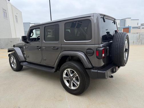 Granite Crystal Metallic Clearcoat 2022 Jeep Wrangler Unlimited Sahara