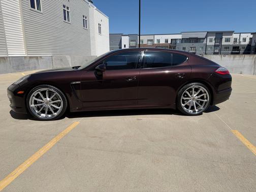 Mahogany Metallic 2012 Porsche Panamera 4