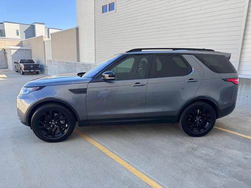 GREY 2018 Land Rover Discovery HSE