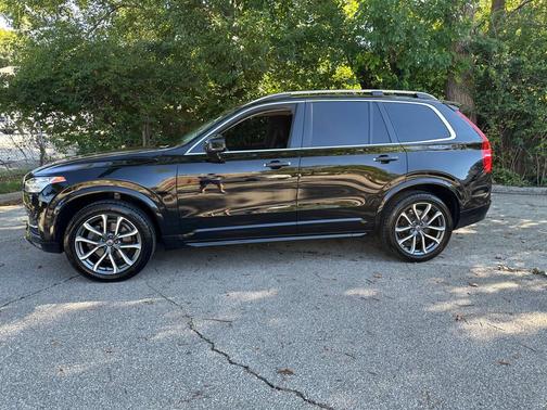 2017 Volvo XC90 T6 Momentum