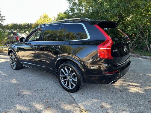 2017 Volvo XC90 T6 Momentum