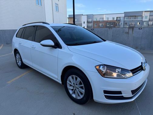 Pure White 2016 Volkswagen Golf SportWagen TSI S 4-Door