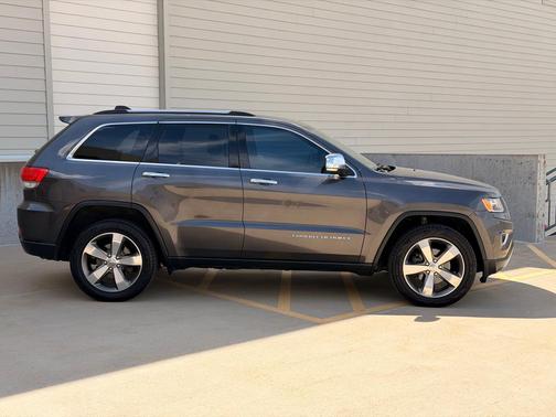 Granite Crystal Metallic Clearcoat 2016 Jeep Grand Cherokee Limited