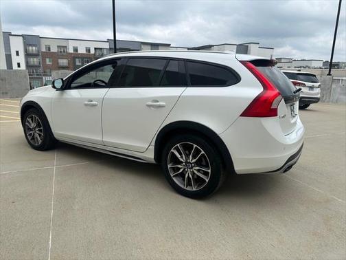 2016 Volvo V60 Cross Country T5
