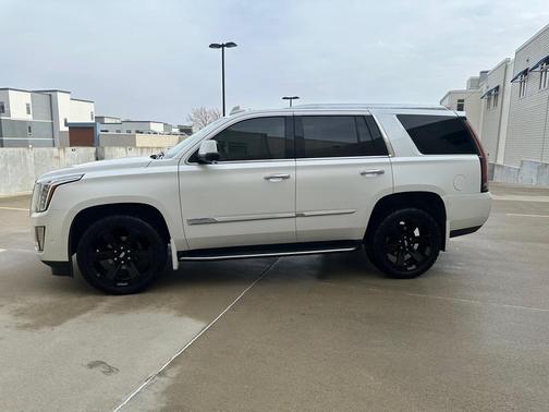 2017 Cadillac Escalade Luxury