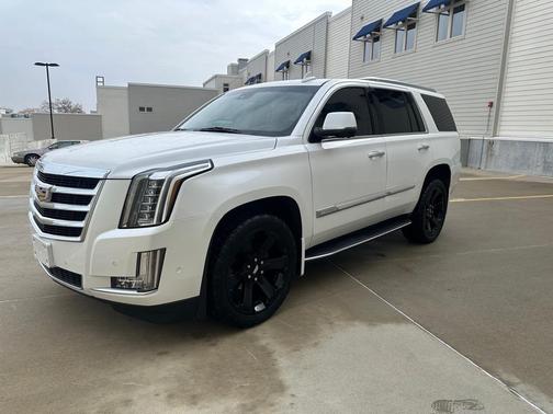 2017 Cadillac Escalade Luxury