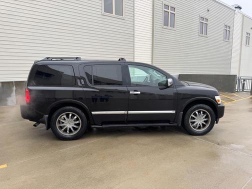 2004 INFINITI QX56 Base