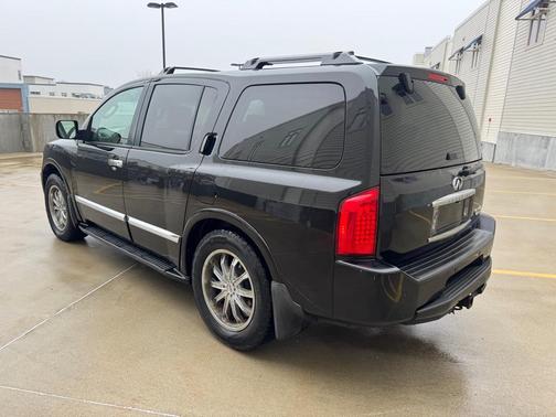 2004 INFINITI QX56 Base