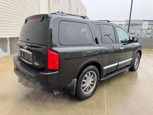 2004 INFINITI QX56 Base