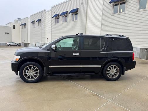 2004 INFINITI QX56 Base