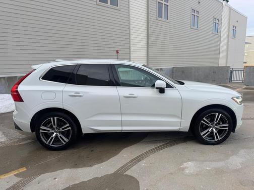 2019 Volvo XC60 T5 Momentum