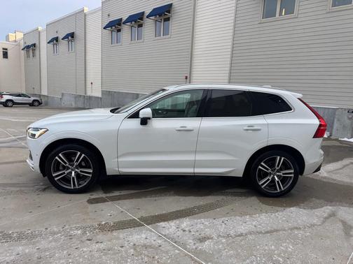 2019 Volvo XC60 T5 Momentum