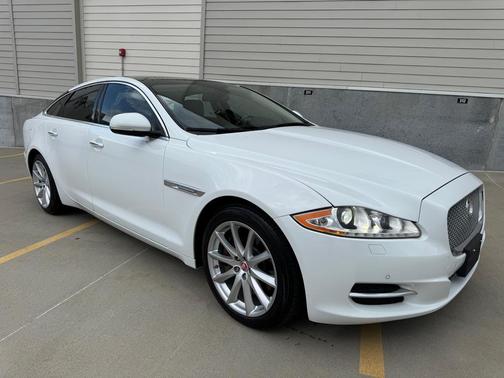 2015 Jaguar XJ Base