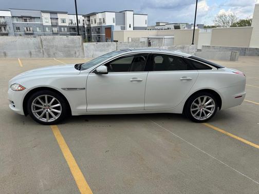 2015 Jaguar XJ Base