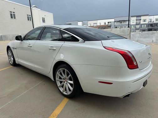 2015 Jaguar XJ Base