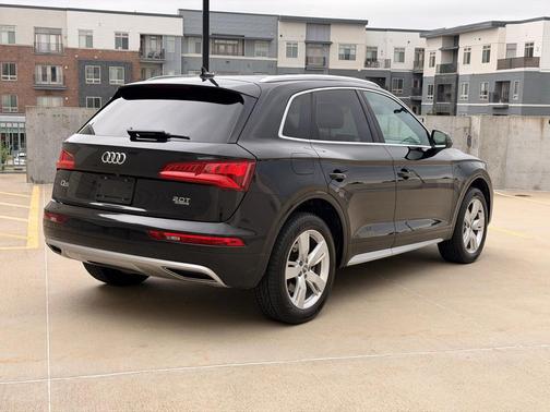 BLACK 2018 Audi Q5 2.0T Premium Plus