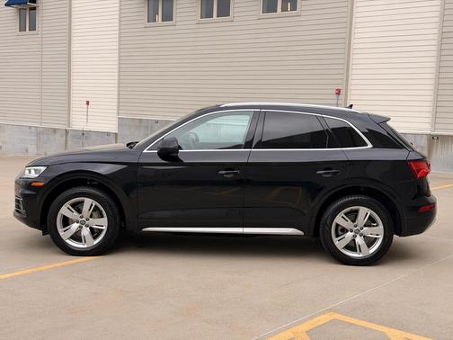 BLACK 2018 Audi Q5 2.0T Premium Plus