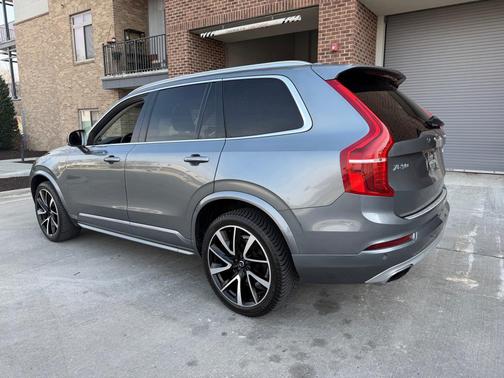2020 Volvo XC90 T6 Momentum