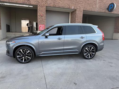2020 Volvo XC90 T6 Momentum