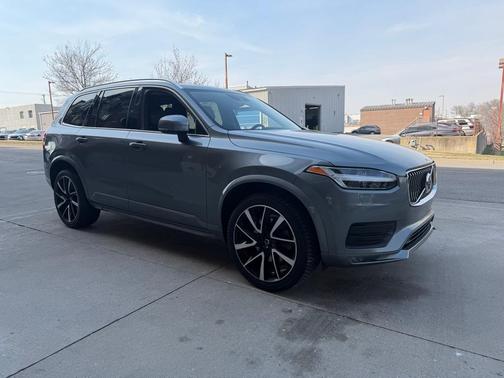 2020 Volvo XC90 T6 Momentum