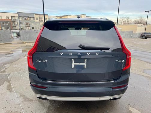 2020 Volvo XC90 T5 Momentum