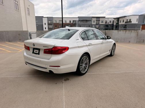 WHITE 2018 BMW 530e xDrive iPerformance