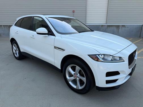 Fuji White 2018 Jaguar F-PACE 30t Premium